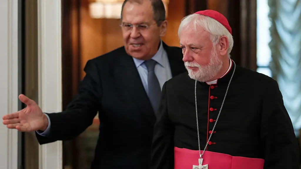 Serguéi Lavrov recibe a Paul Richard Gallagher en Moscú